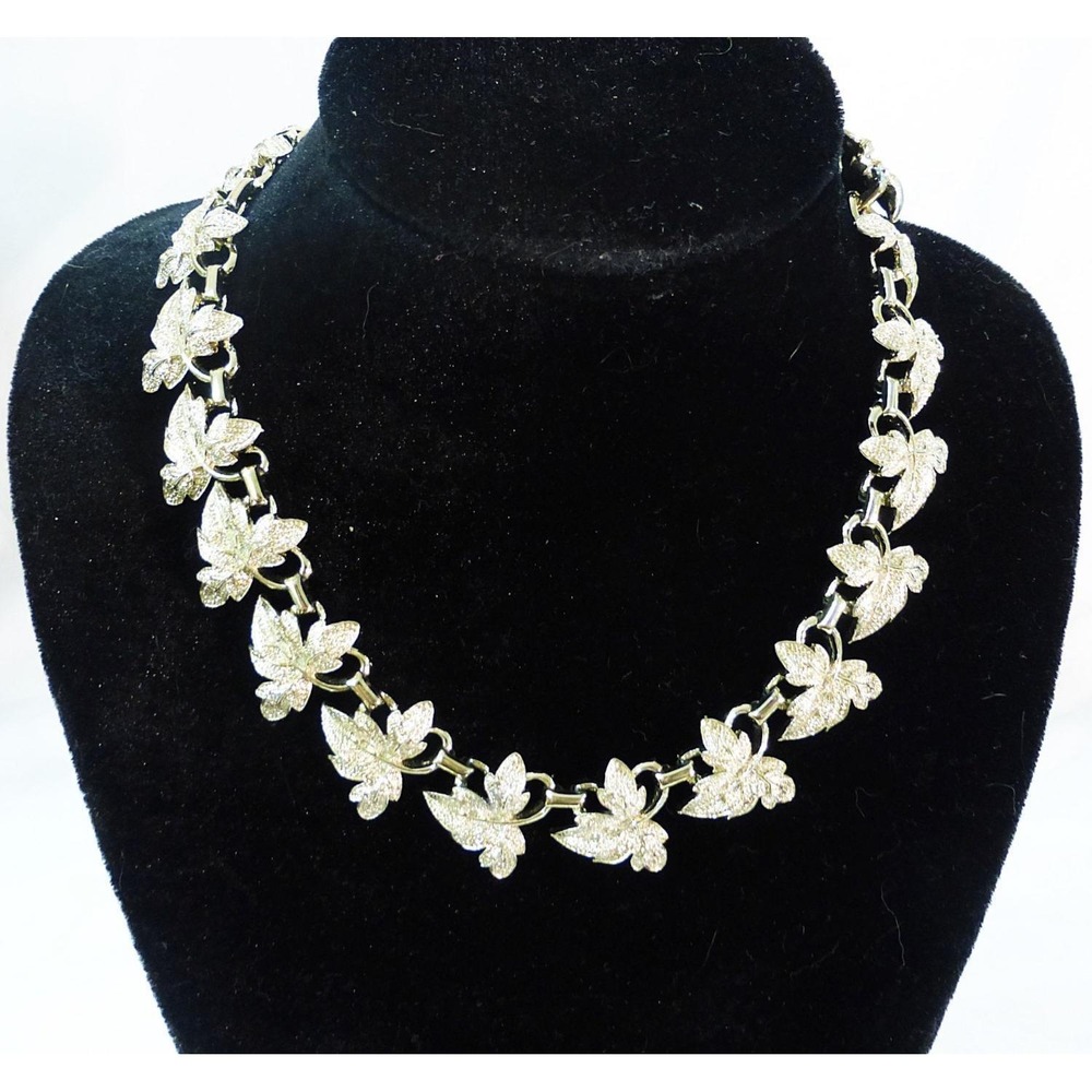 Vtg necklace leafs links earthy Boho minimalist preppy career Academia